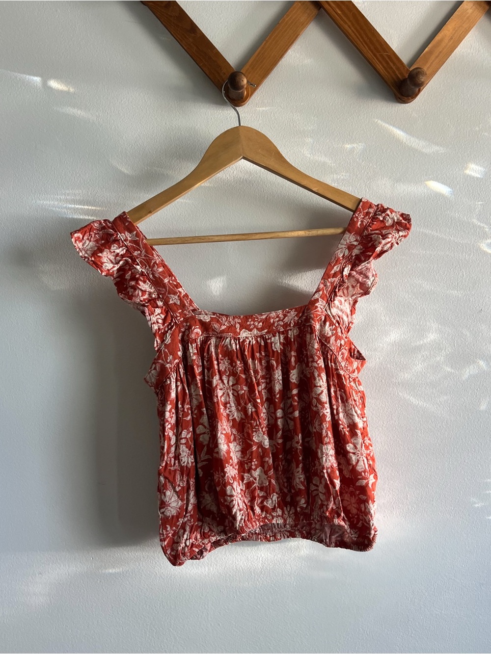 Melrose and Market Red Floral Ruffle Crop Top